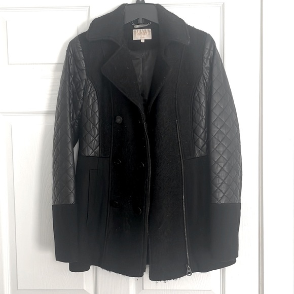 Laundry by Shelli Segal Black Wool peacoat with Leather sleeves. Zipper closure - Picture 2 of 4